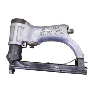 Duo-Fast Pneumatic Stapler Fastener Corp Air Staple Model DN-5418 1/2 or 9/16